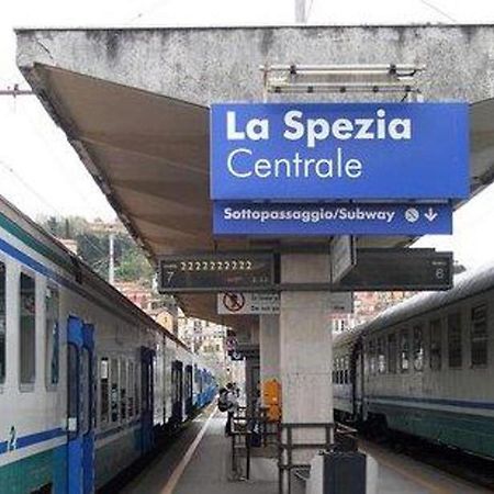 דירות לה ספציה Casa Vacanze Buddy La Tua Base Per Visitare Il Mare Delle Cinque Terre מראה חיצוני תמונה